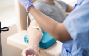 ¿Cuándo se valora una terapia CAR-T y qué información se necesita antes